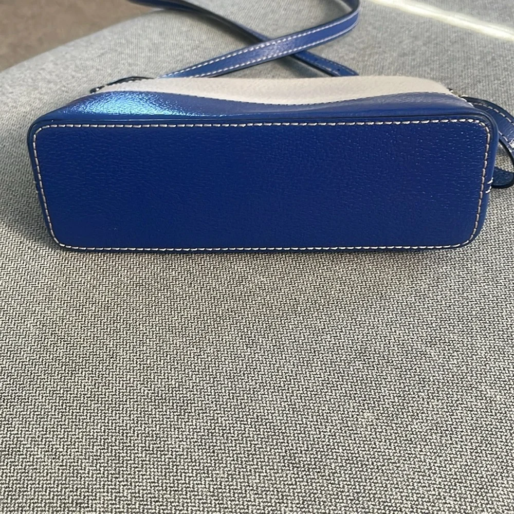 Small Kate Spade ♠️ Crossbody - Picture 4 of 9